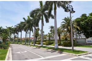 5701 BAHIA DEL MAR CIR #405, ST PETERSBURG, FL 33715 Sold 08/17/23