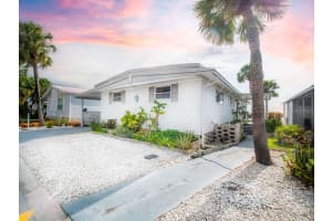 4851 W GANDY BLVD #B15L40, TAMPA, FL 33611 Sold 10/21/22