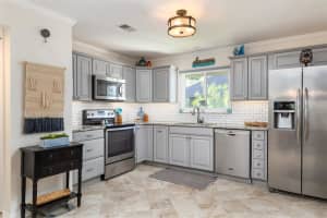 10755 Village Club Cir, St. Petersburg, FL 33716, Sold 09/06/22
