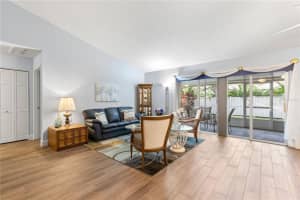 582 Quintana Pl NE, St. Petersburg, FL 33703, Sold 10/03/22