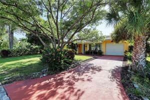 2489 TRADE WINDS DR, DUNEDIN, FL 34698 Sold 06/28/23