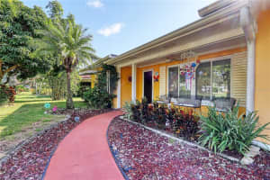 2489 TRADE WINDS DR, DUNEDIN, FL 34698 Sold 06/28/23