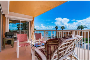 7430 SUNSHINE SKYWAY LN S #304, ST PETERSBURG, FL 33711 Sold 11/03/22