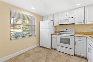 2460 NORTHSIDE DR #806, CLEARWATER, FL 33761 Sold 11/18/22