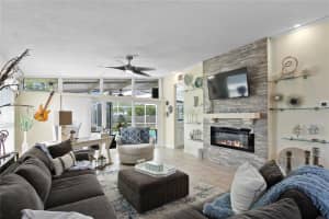 8023 CAUSEWAY BLVD S, ST PETERSBURG, FL 33707 Sold 12/16/22