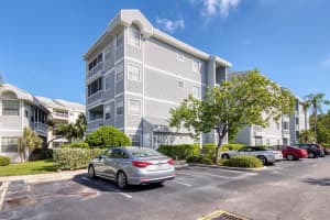6810 STONESTHROW CIR N #13101, ST PETERSBURG, FL 33710 Sold 11/04/22