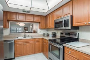 2020 Lakeview Dr, Clearwater, FL 33763, Sold 12/09/22