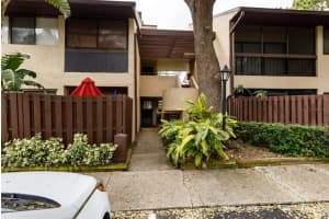 870 VILLAGE LAKE TER N #102, ST PETERSBURG, FL 33716 Sold 11/21/22