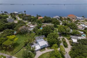 133 Carlyle Drive, Palm Harbor, Florida 34683