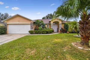 8207 WESTMONT TERRACE DR, LAKELAND, FL 33810 Sold 04/03/23