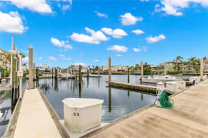 4318 SPINNAKER COVE LN, TAMPA, FL 33615 Sold 01/10/23