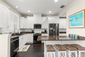 4318 SPINNAKER COVE LN, TAMPA, FL 33615 Sold 01/10/23