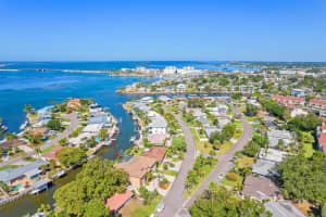 2262 EDYTHE DR, DUNEDIN, FL 34698 Sold 05/15/23