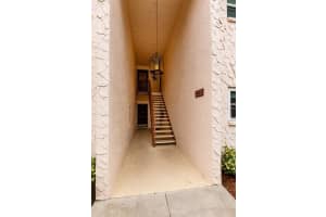 102 FERNWOOD CIR #102, SEMINOLE, FL 33777 Sold 01/27/23