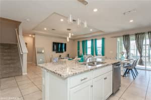 596 8TH ST NW, RUSKIN, FL 33570 Sold 06/05/23