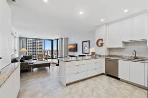 1 BEACH DRIVE, ST PETERSBURG, FL 33701 Sold 02/03/23