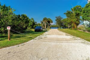 1529 Riverside Dr Tarpon Springs, FL 34688 Sold 04/24/23