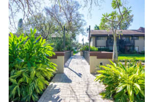 750 VILLAGE DRIVE, ST PETERSBURG, FL 33716 Sold 03/10/23
