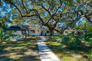 950 VIRGINIA STREET, DUNEDIN, FL 34698 Sold 05/08/23