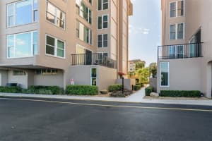 632 EDGEWATER DRIVE, DUNEDIN, FL 34698 Sold 05/02/23