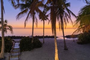 7722 SANDERLING ROAD, SARASOTA, FL 34242 Sold 02/23/24
