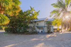 7722 SANDERLING ROAD, SARASOTA, FL 34242 Sold 02/23/24