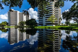 5940 PELICAN BAY PLAZA, GULFPORT, FL 33707 Sold 01/05/24