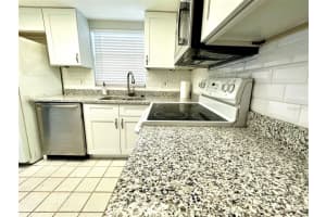 5214 TENNIS COURT CIRCLE, TAMPA, FL 33617 Sold 06/06/23