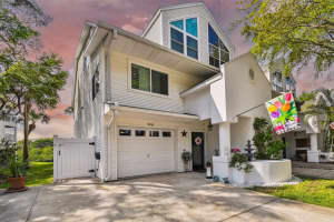 9990 Indian Key Trl #4 Seminole, FL 33776 Sold 06/06/23