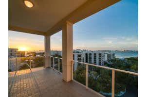 8 PALM TERRACE, BELLEAIR, FL 33756 Sold 04/06/23