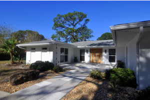 2121 Paddock Cir, Dunedin, FL 34698, Sold 05/18/23