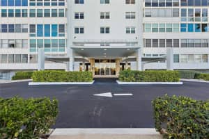 7200 Sunshine Skyway Ln S, St. Petersburg, FL 33711, Sold 04/20/23