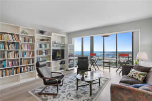 1 BEACH DRIVE, ST PETERSBURG, FL 33701 Sold 09/22/23