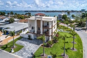 6901 GRANDE VISTA WAY, SOUTH PASADENA, FL 33707 Sold 06/30/23