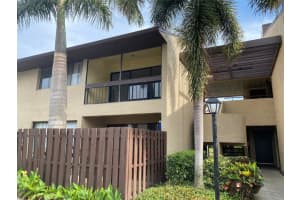 850 VILLAGE LAKE TERRACE, ST PETERSBURG, FL 33716 Sold 11/06/23
