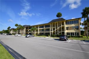 4700 COVE CIRCLE, ST PETERSBURG, FL 33708 Sold 02/23/24