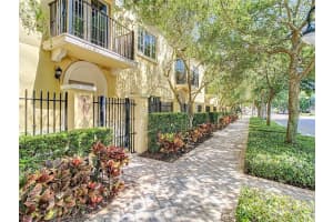 300 BEACH DRIVE, ST PETERSBURG, FL 33701 Sold 03/31/24