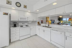 6425 SHORELINE DRIVE, ST PETERSBURG, FL 33708 Sold 07/21/23