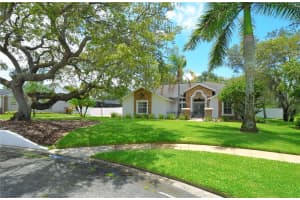 8803 CROSSWOOD COURT, RIVERVIEW, FL 33578 Sold 09/18/23