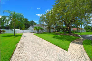 8803 CROSSWOOD COURT, RIVERVIEW, FL 33578 Sold 09/18/23