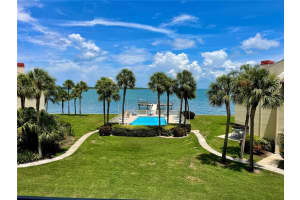 7510 SUNSHINE SKYWAY LANE, ST PETERSBURG, FL 33711 Sold 09/05/23