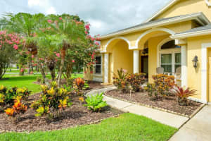594 CENTERWOOD DRIVE, TARPON SPRINGS, FL 34688 Sold 10/05/23