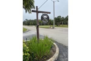 208 ASPEN CIRCLE, SEMINOLE, FL 33777 Sold 10/23/23