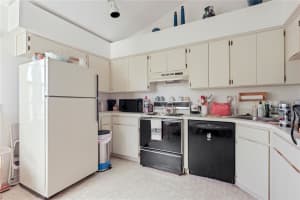 6826 STONES THROW CIRCLE, ST PETERSBURG, FL 33710 Sold 09/28/23