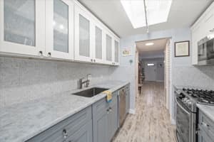 1898 SHORE DRIVE, SOUTH PASADENA, FL 33707 Sold 10/03/23