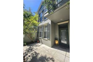 698 DELMAR TERRACE, ST PETERSBURG, FL 33701 Sold 02/06/24