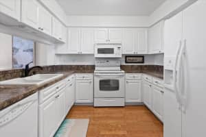 6817 STONES THROW CIRCLE, ST PETERSBURG, FL 33710 Sold 10/02/23