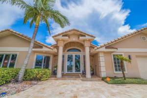 2038 CAROLINA AVENUE, ST PETERSBURG, FL 33704 Sold 11/06/23