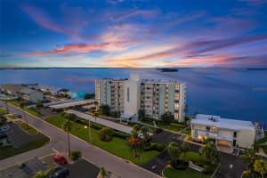 200 Woodette Dr #tr-b (102w), DUNEDIN