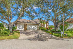 4747 ROYAL PALM CIRCLE, ST PETERSBURG, FL 33703 Sold 11/20/23